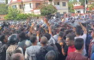 पोखरामा प्रहरी र प्रदर्शनकारीबिच घम्साघम्सी