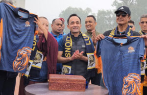 मायादेवी मन्दिरमा लुम्बिनी लायन्सको जर्सी सार्वजनिक