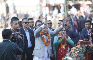 राष्ट्रपति पौडेलले दिए अस्ताउँदो सूर्यलाई अर्घ