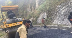 पर्वतको लुङ्खु–हुवास सडक धमाधम कालोपत्र हुँदै