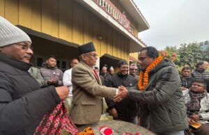 पार्टी प्रवेश गर्नेहरुलाई अध्यक्ष प्रचण्डद्वारा स्वागत