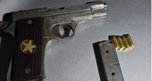 पेस्तोलसहित भारतीय नागरिक पक्राउ