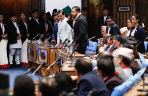 प्रधानमन्त्री ओलीले बोल्दाबोल्दै प्रतिनिधि सभा बैठक कक्षमा रास्वपा सांसदको प्रवेश