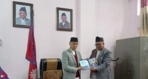 बागमती प्रदेश प्रमुख देवकोटालाई दलित आयोगको प्रतिवेदन हस्तान्तरण