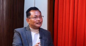 जनताको उत्पादनलाई सी व्यापार केन्द्रमा जोड्न विप्लवलाई गंगा श्रेष्ठको सुझाव