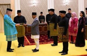 राजदूत तिमिल्सिनाद्वारा ओहदाको प्रमाणपत्र प्रस्तुत