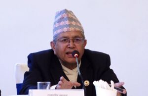 सभामुख घिमिरेले दलका प्रमुख सचेतकहरूसँग छलफल गर्दै