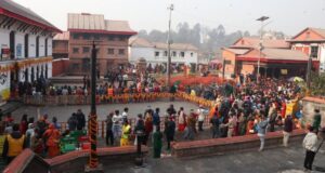 पशुपतिनाथ मन्दिर परिसरबाट ७५ जना पक्राउ
