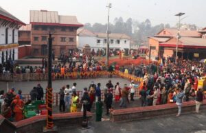पशुपतिनाथ मन्दिर परिसरबाट ७५ जना पक्राउ