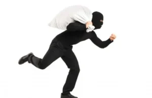 कैलालीमा घरेलु हतियार देखाएर लुटपाट