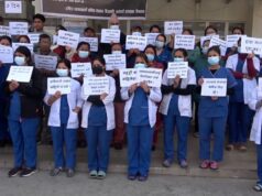 सरकारले तोकेको न्यूनतम पारिश्रमिक र सेवा सुविधा दिनुपर्ने मागसहित निजामती अस्पतालका कर्मचारी आन्दोलित