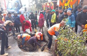 मन्दिर सफा गर्न पानी बोकेको ट्यांकर भासियो