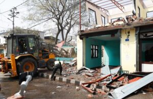 ललितपुर महानगरपालिकाले भत्कायो घर-टहरा