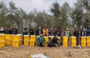 खार्मीका ३६ किसानलाई आधुनिक मौरीका घार