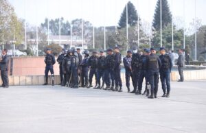 संसद भवन परिसरबाट तीन जना पक्राउ