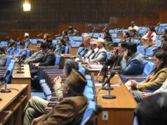 संसद्मा उठ्यो वडाध्यक्षले वडा सचिव कुटेको विषय