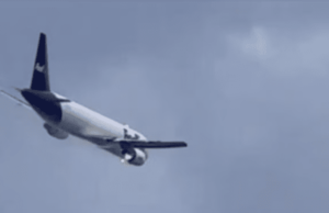 चरासँग ठोक्किएपछि फेडेक्सको विमानको इन्जिनमा लाग्यो आगो