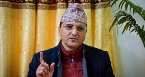 आन्दोलनकारीले योगेश भट्टराईलाई शौचालयमा घेरा हालेपछि प्रहरीले चुकुल लगाइ दियो सुरक्षा